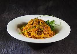 hausgemachte Tagliatelle Emiliana